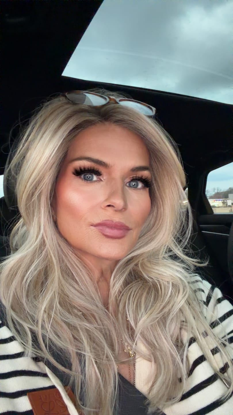 Customer photo review of ALMOST FAMOUS - Paparazzi Blonde