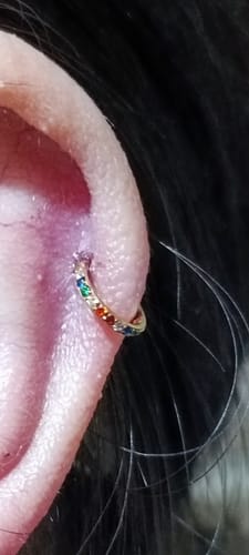 Customer photo review of Piercing Aro Rainbow Glow Titanio