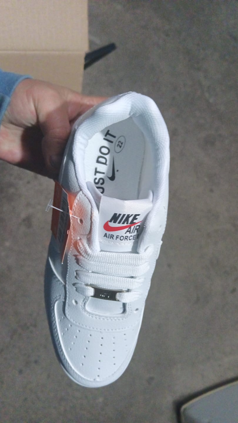 Customer photo review of Tenis 270 Blanco Total
