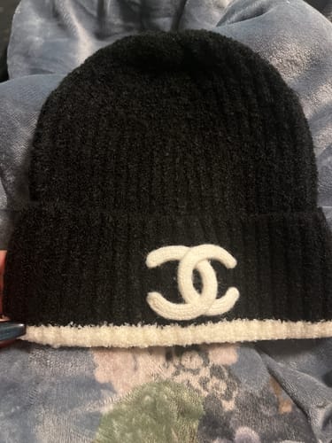 Customer photo review of L/V Knit Beanie
