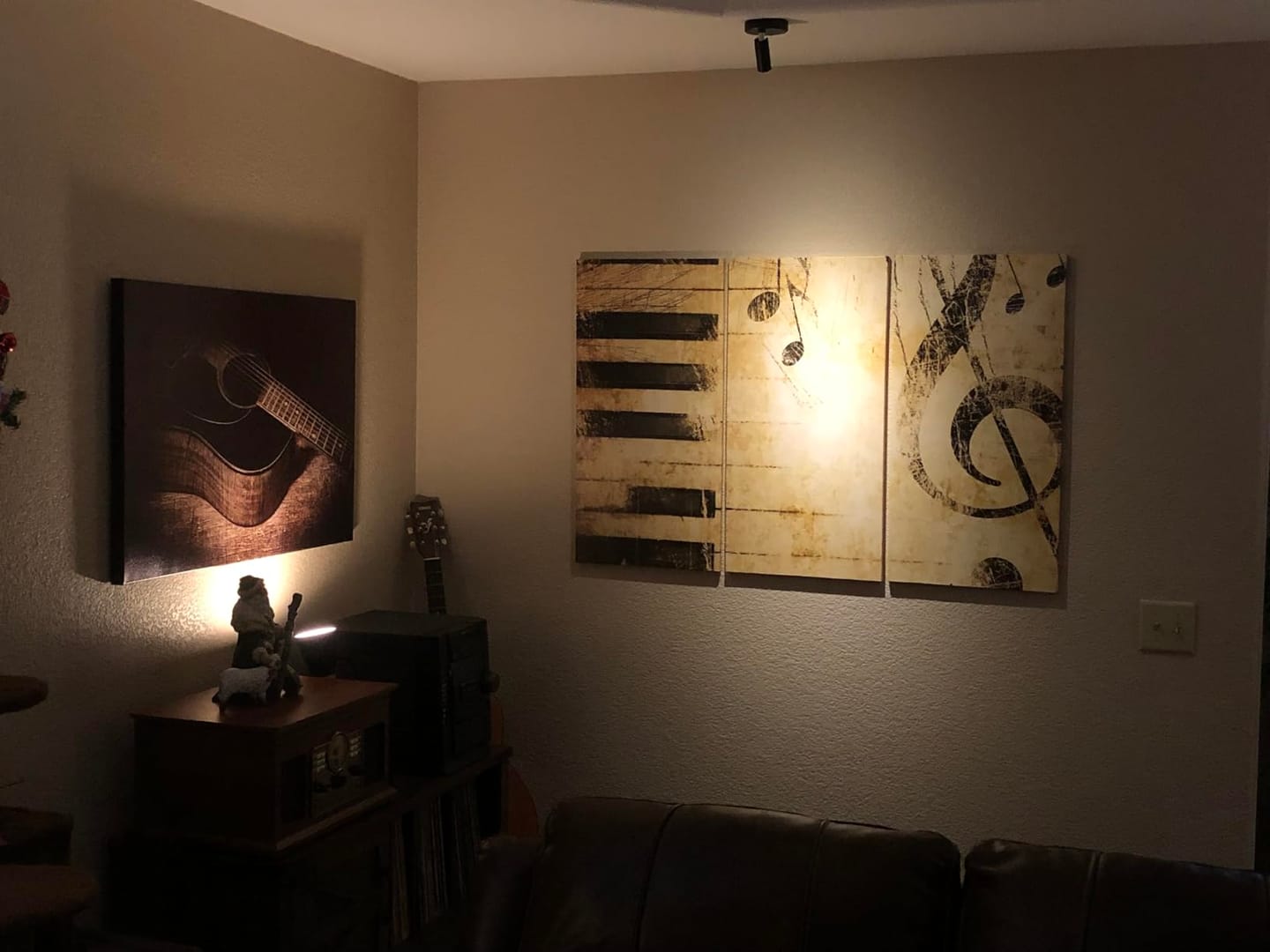 Customer photo review of LightsCordless™ RGB Rechargeable Picture Light