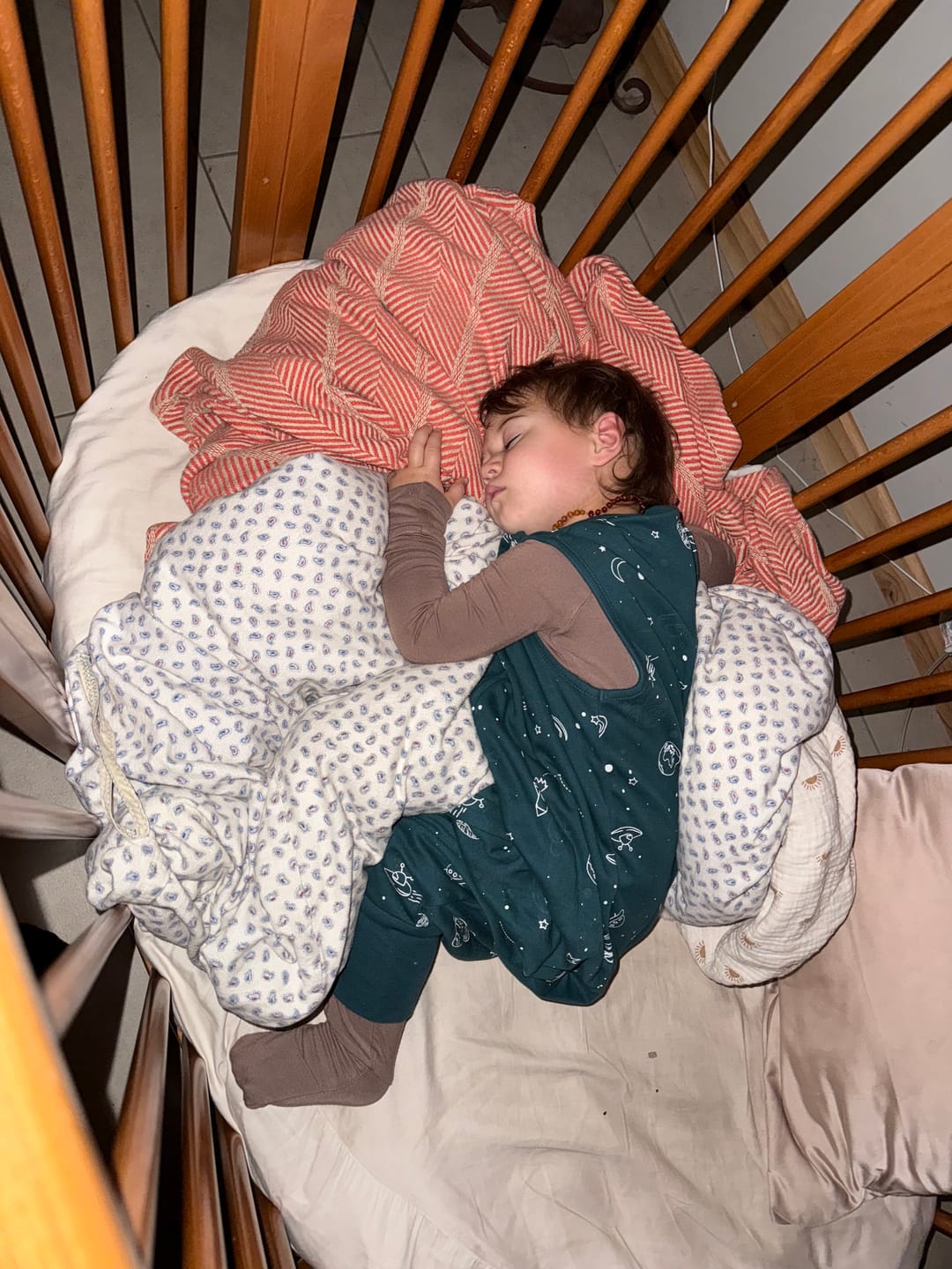 Customer photo review of 4 Season® Baby Sleep Bag with Feet, Merino Wool & Organic Cotton, Space - GLOW IN THE DARK