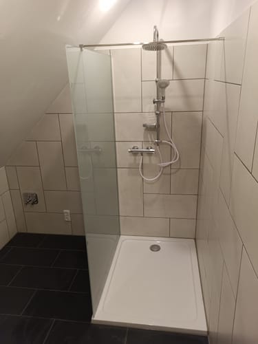 Customer photo review of SONNI Walk In Dusche Duschabtrennung Duschwand Nano Vollsatiniert ESG-Glas Glasstärke 8/10mm Breite 80-160cm