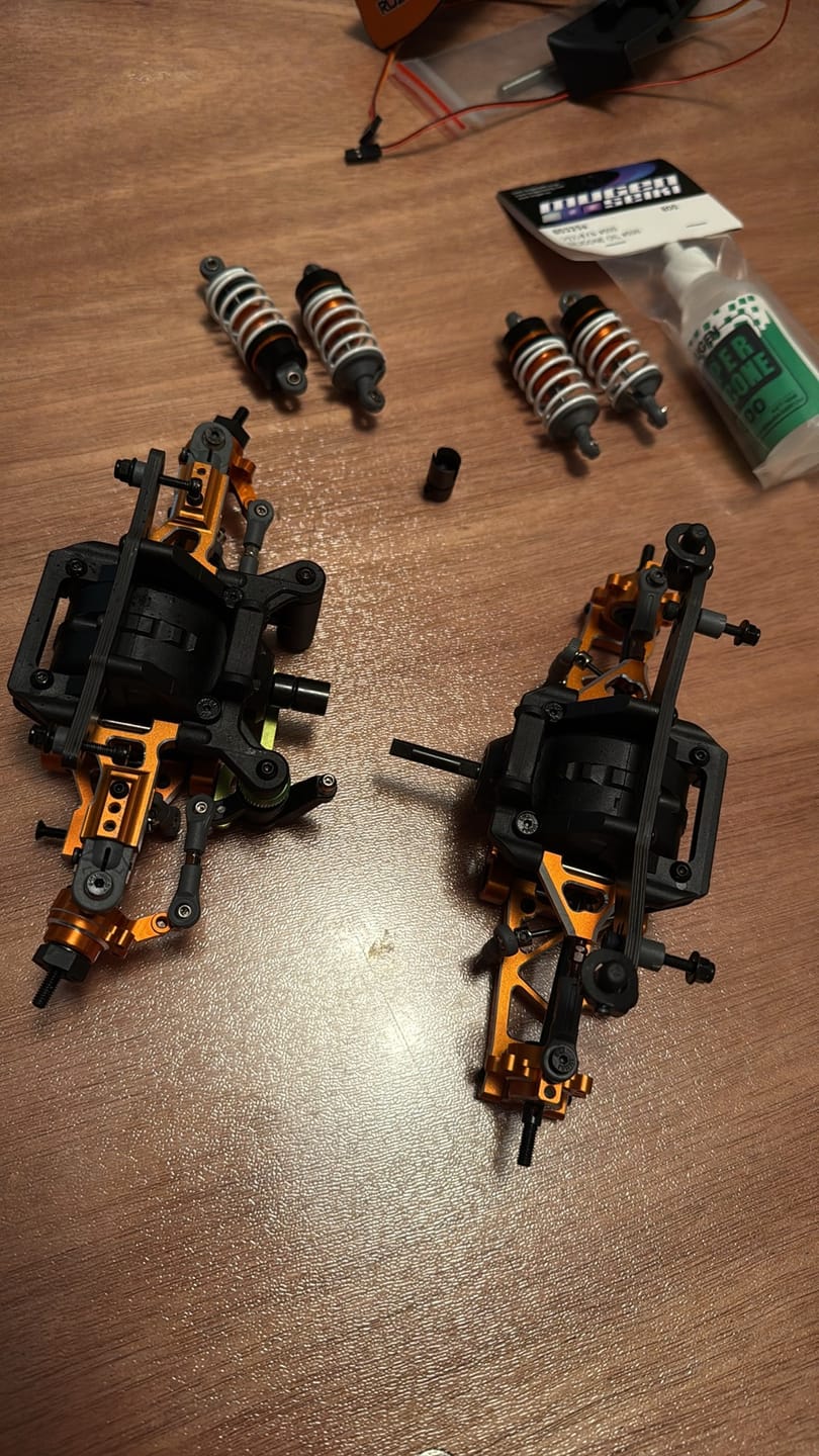 Customer photo review of Rear Upper Suspension Arm Set-Red For 1/10 Scale On-Road Cars