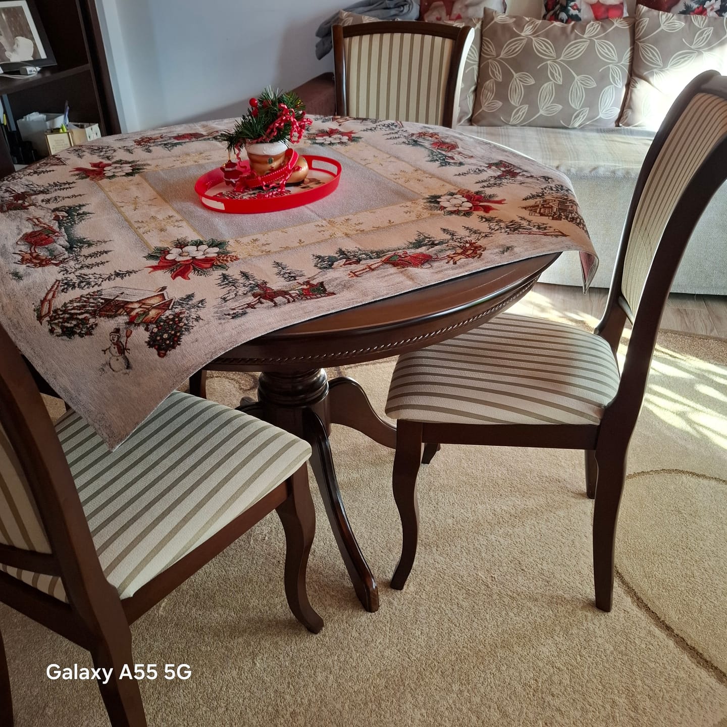 Customer photo review of Scaun MN-SC, bej lucios/nuc inchis, stofa/lemn, 45x42x96 cm