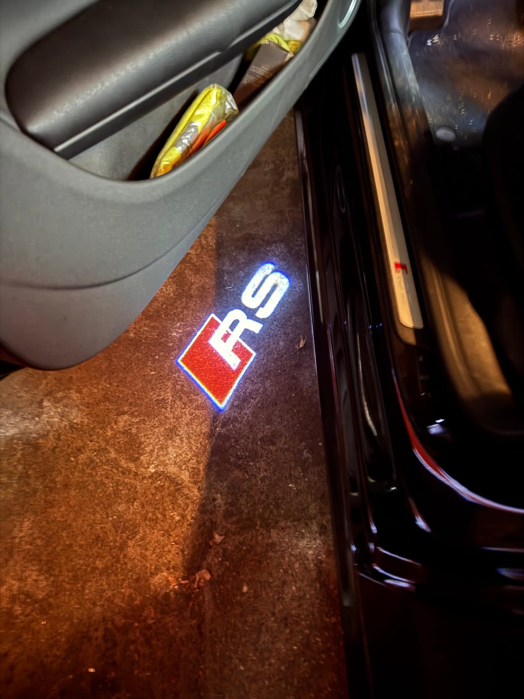 Customer photo review of Projecteur Led Porte Logo Audi