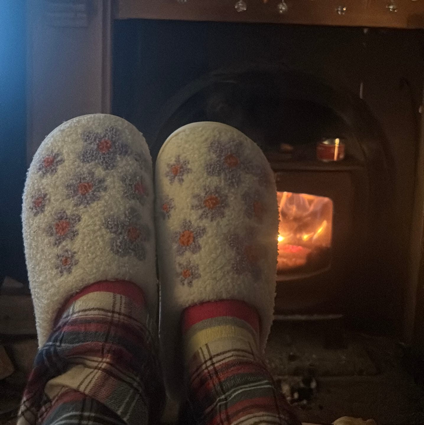 Customer photo review of Purple Flowers Slip-on Slippers