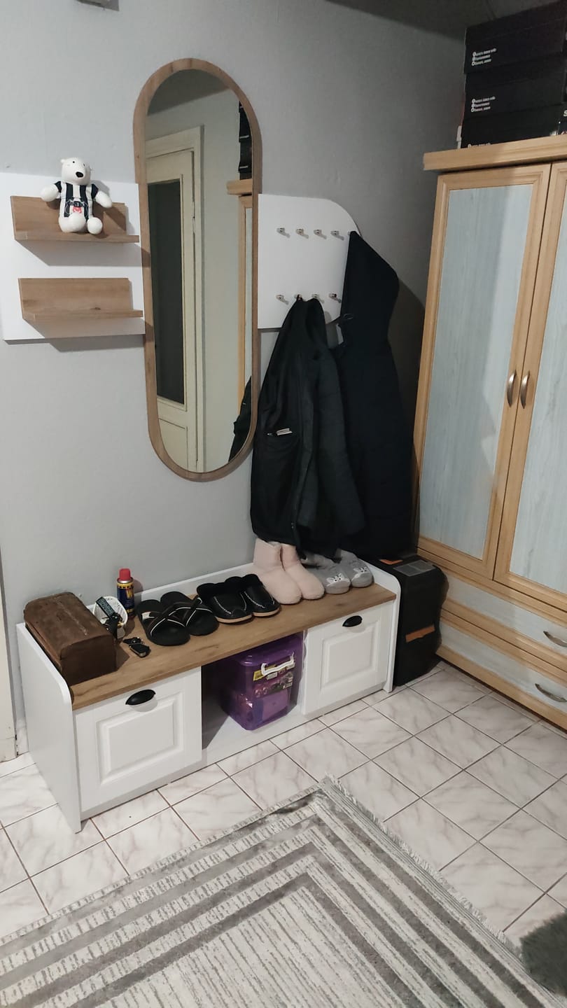 Customer photo review of Rani EE101 Aynalı Vestiyer Modern Portmanto Duvar Askısı Ayakkabılık Renk: Beyaz - S. Ceviz