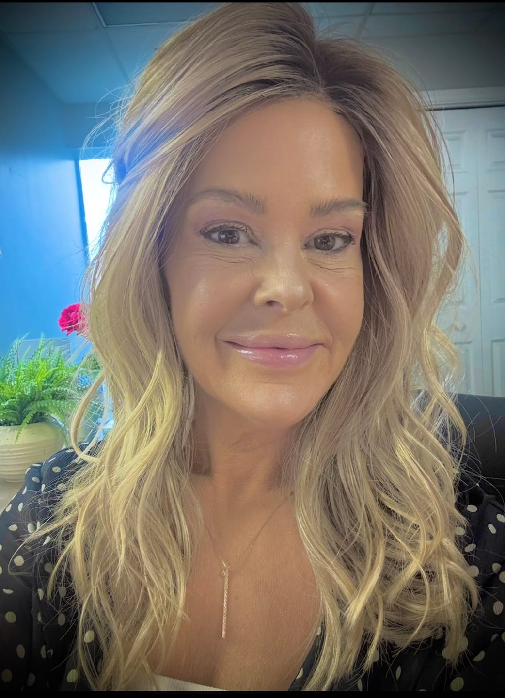 Customer photo review of SECRET LIASON - Sunlit Beige Blonde