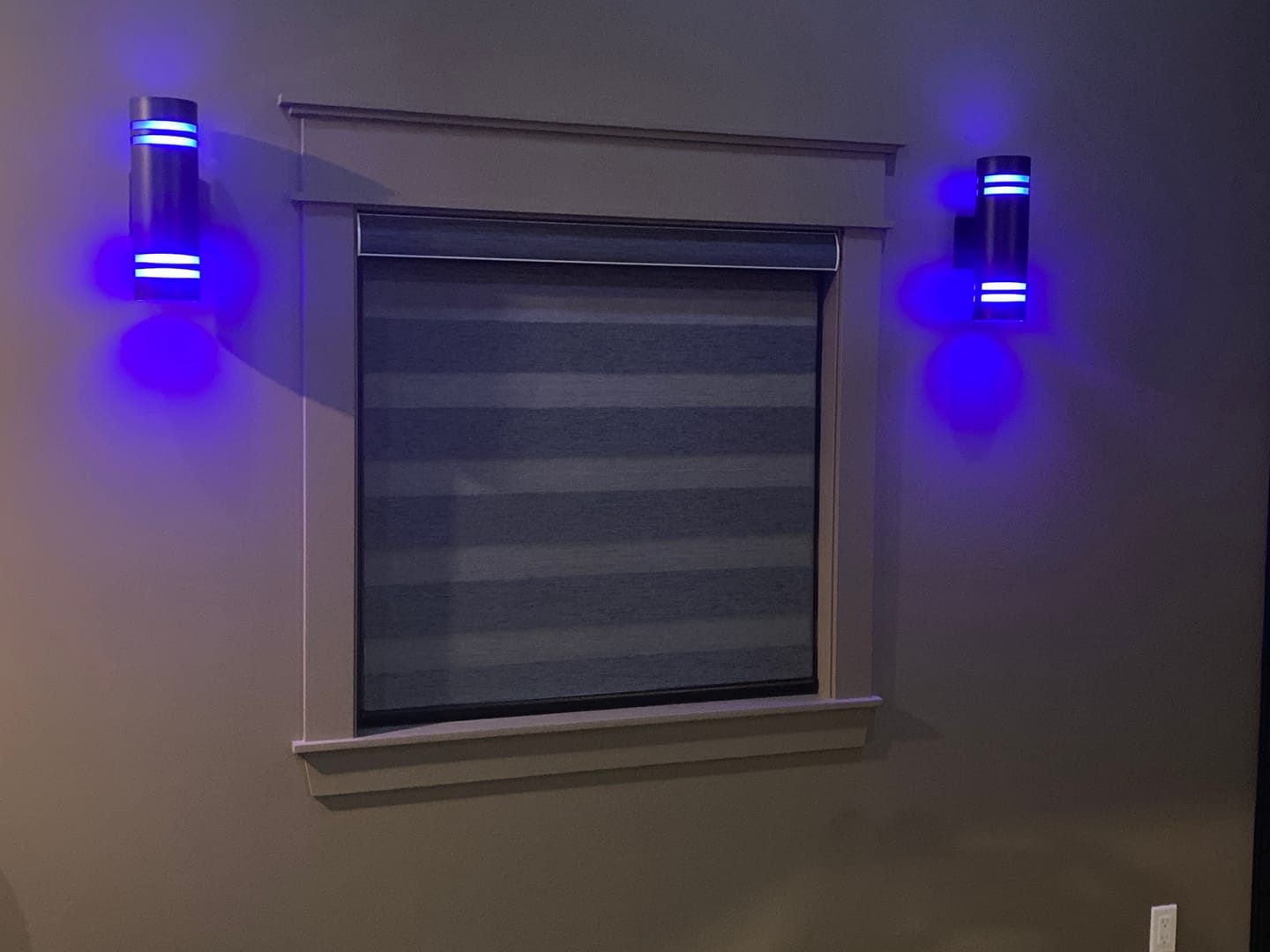 Customer photo review of SmartWings Motorized Zebra Shades 85% Blackout 95mm Ingrid