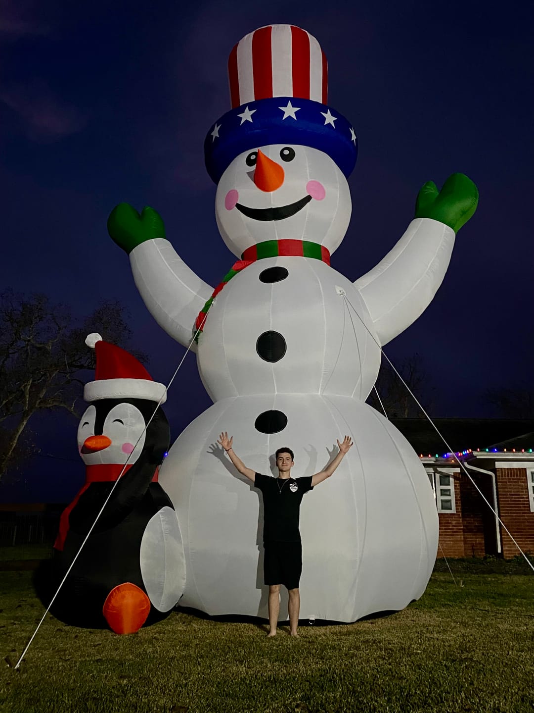 Customer photo review of 26 / 33 FT Christmas Inflatable Snowman with Penguins, Durable Snowman Inflatable Outdoor,Blow Up Snowman Inflatable for Yard Decoration