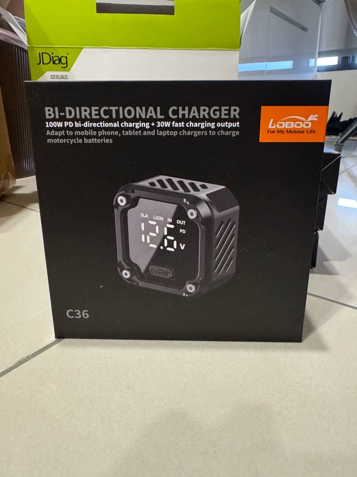 Customer photo review of C36 Motorcycle Bi-Directional Battery Charger – 100W PD Fast Charge, Real-Time Voltage Display, IP67 Waterproof, Lead-Acid Repair, Mirror/Adhesive Mount