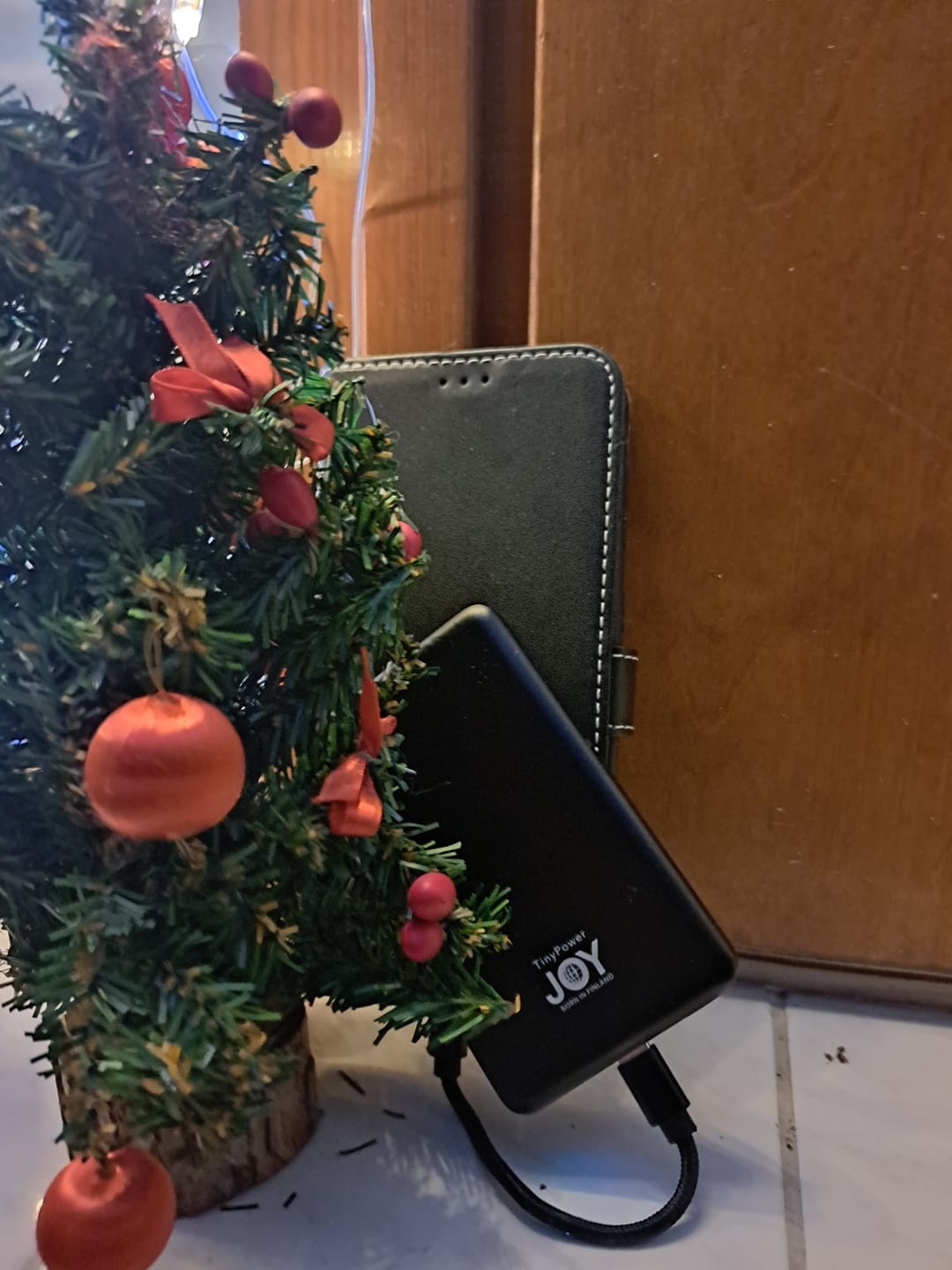 Customer photo review of TinyPower - Nopea langaton mobiiliakku
