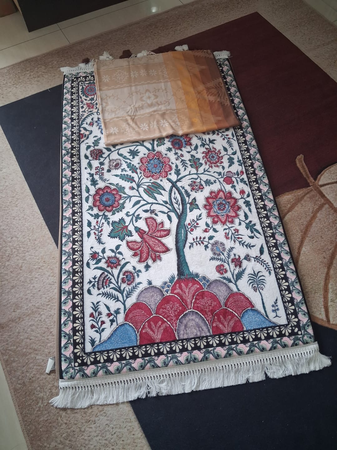 Customer photo review of Floral  Padded Prayer Mat