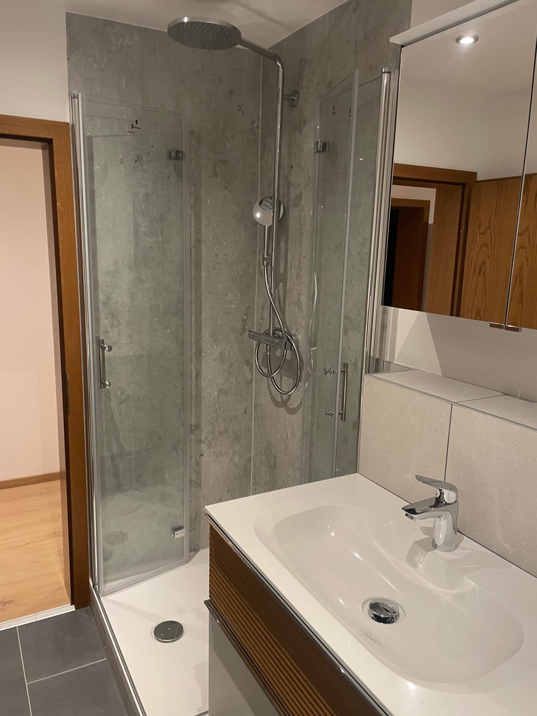 Customer photo review of SONNI Duschkabine Eckeinstieg 180° Falttür ESG Glastür 80-120cm Höhe 195cm Quadratisch