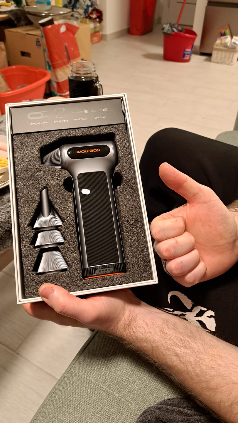 Customer photo review of WOLFBOX MF200 Compressed Air Duster with Swappable Battery Cartridge