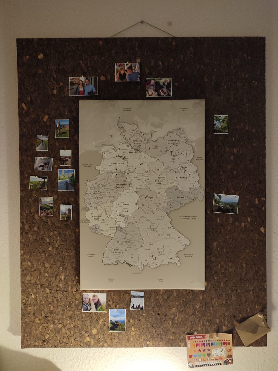 Customer photo review of Leinwandbild - Deutschlandkarte Beige  - Pinnwand