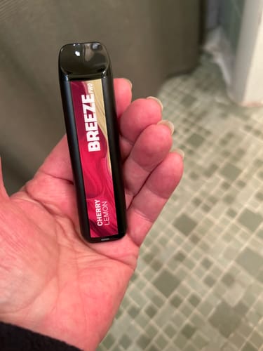 Customer photo review of Breeze Pro Disposable Vape