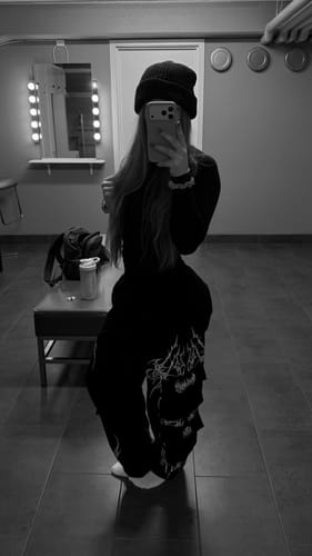 Customer photo review of Women's Duskraven banana shaped Uncuffed Cargos [VOID BLACK]