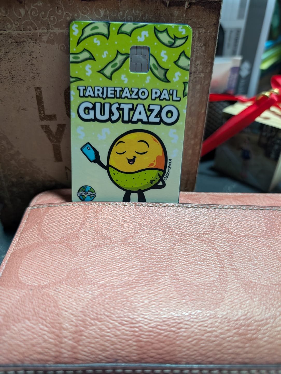 Customer photo review of Tarjetazo pa'l Gustazo - Sticker para Tarjeta de Crédito