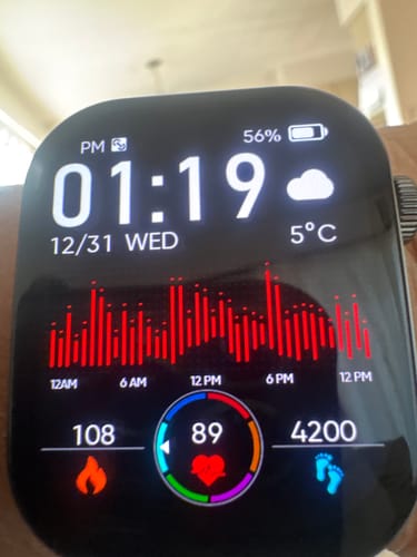 Customer's Gard Pro Health Smartwatch 3 showing a detailed health data display with heart rate and step count.