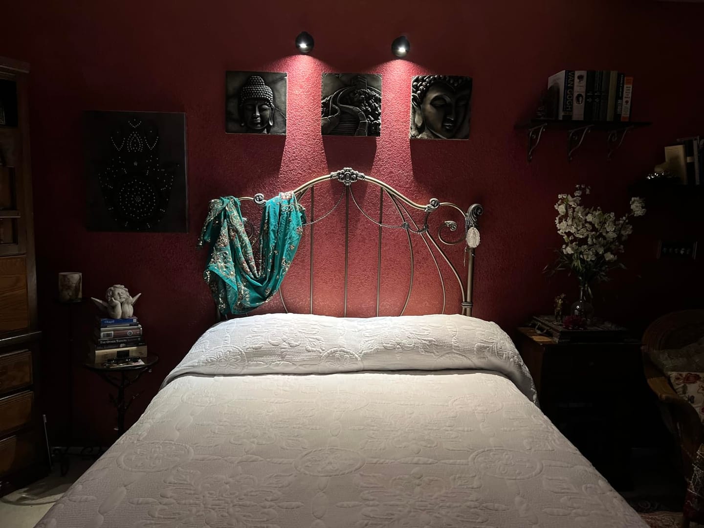 Customer photo review of LightsCordless™ RGB Rechargeable Picture Light