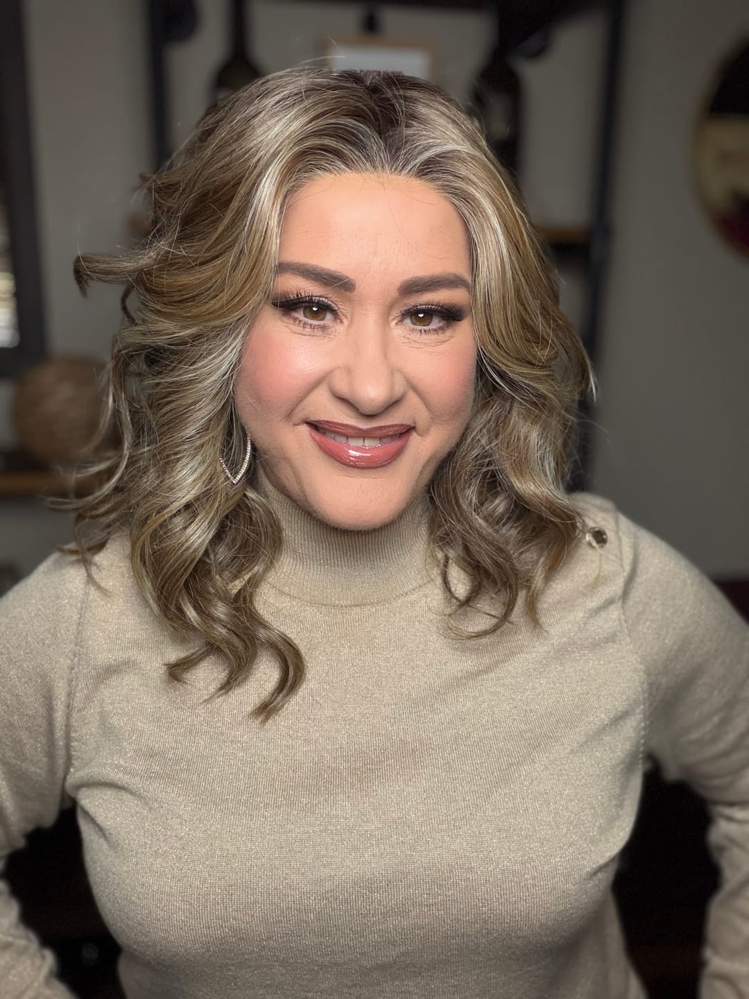 Customer photo review of BOMBSHELL BEAUTY - Walnut Latte