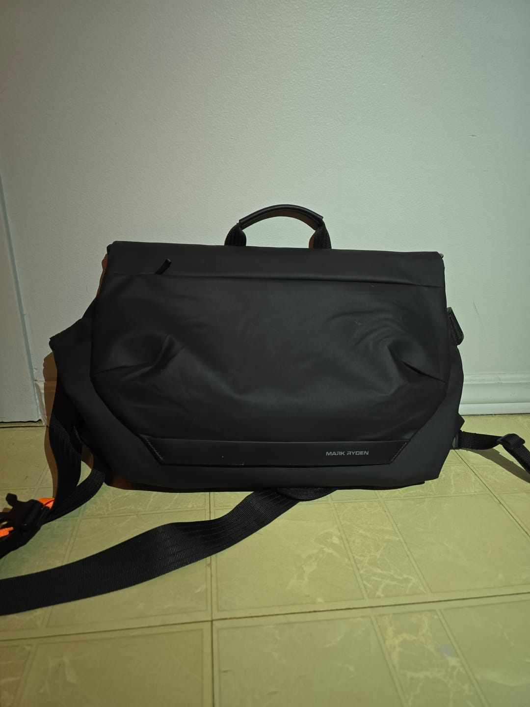 Customer photo review of PostmanPro: The All-Rounder Messenger Bag
