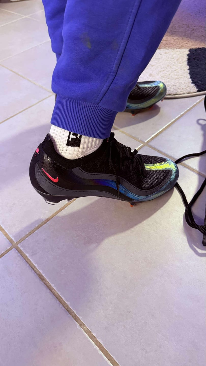 Customer photo review of Vapor 16 Air Max 95 FG - Noir/Solar Red