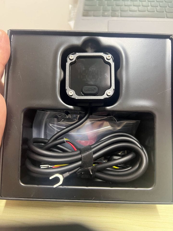 Customer photo review of C36 Motorcycle Bi-Directional Battery Charger – 100W PD Fast Charge, Real-Time Voltage Display, IP67 Waterproof, Lead-Acid Repair, Mirror/Adhesive Mount