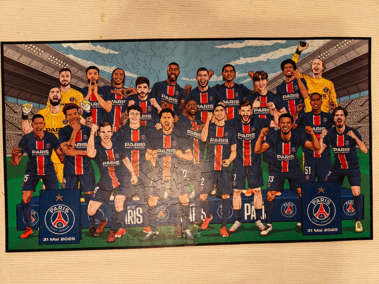 Customer photo review of Équipe Paris Saint-Germain® "Triplé Historique" – Puzzle en Bois