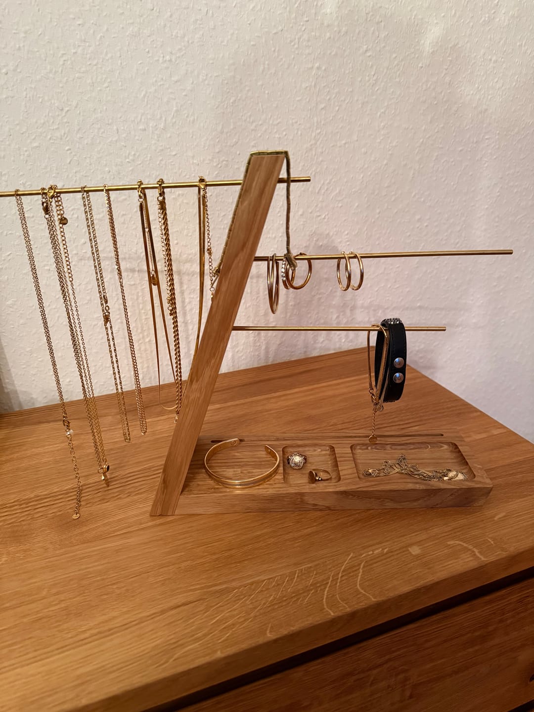 Customer photo review of Handgefertigter Schmuckständer – Ada aus edlem Eichen-Massivholz