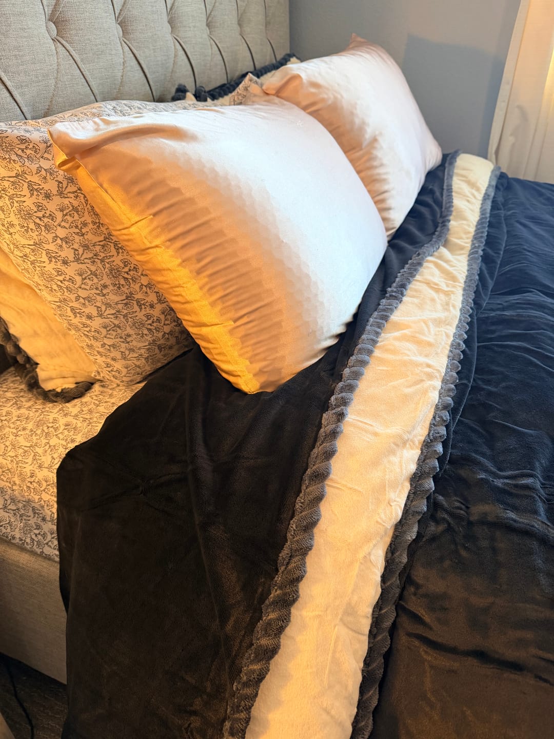 Customer photo review of Amorgos Fine Velvet Bedding Set