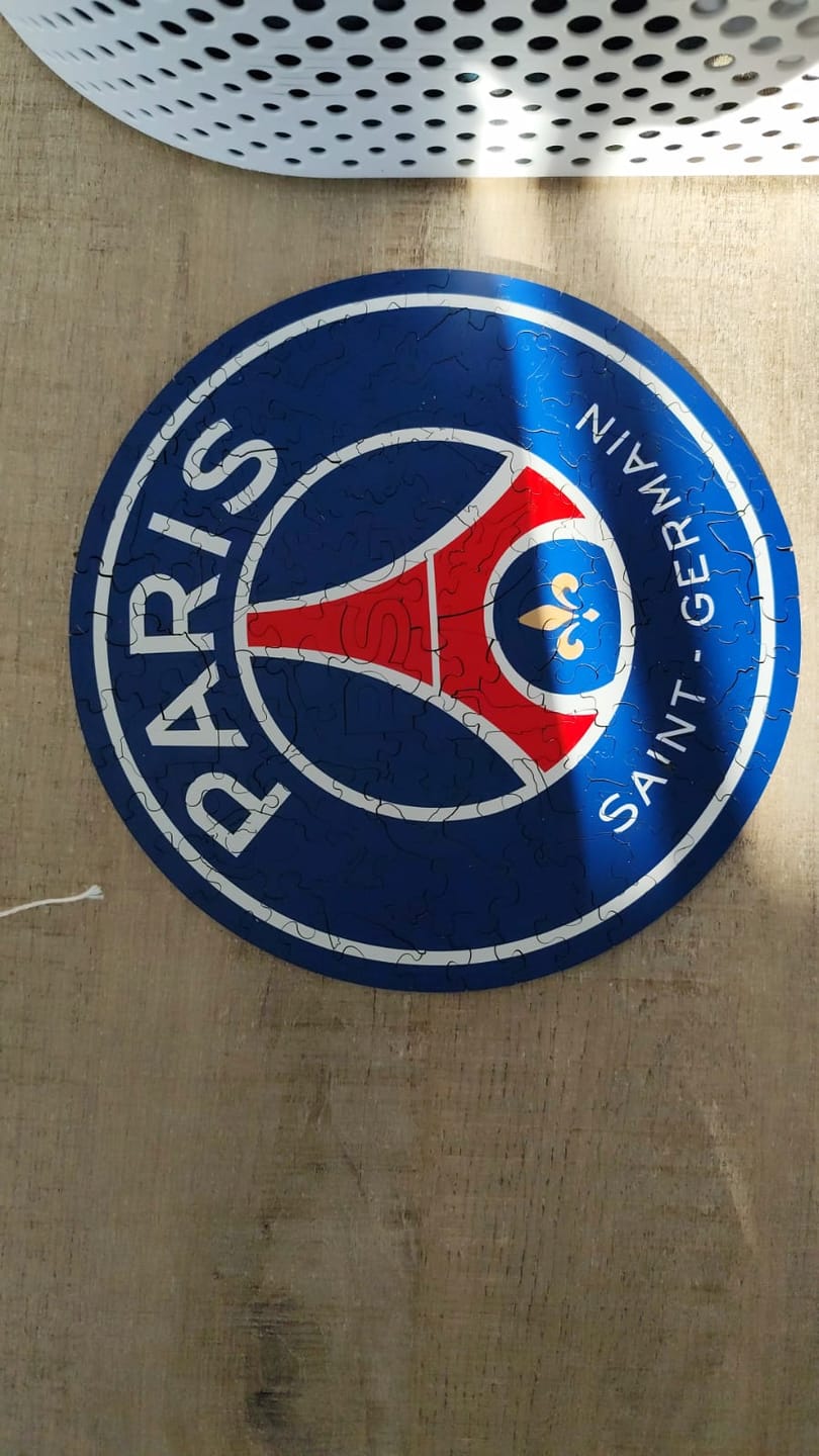 Customer photo review of Logo Paris Saint-Germain® - Puzzle en Bois