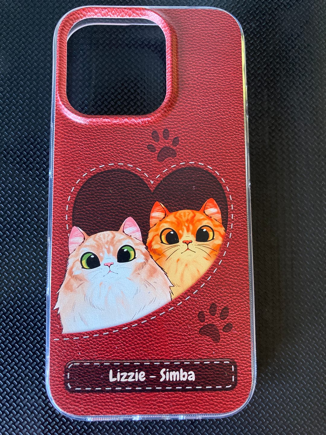 Customer photo review of Gatto con cuore aspetto similpelle - Custodia per il telefono personalizzata