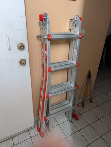 Customer photo review of Escalera de Aluminio Multiposición 17' Tipo IA Megamax Little Giant 14437-803 (Demo)