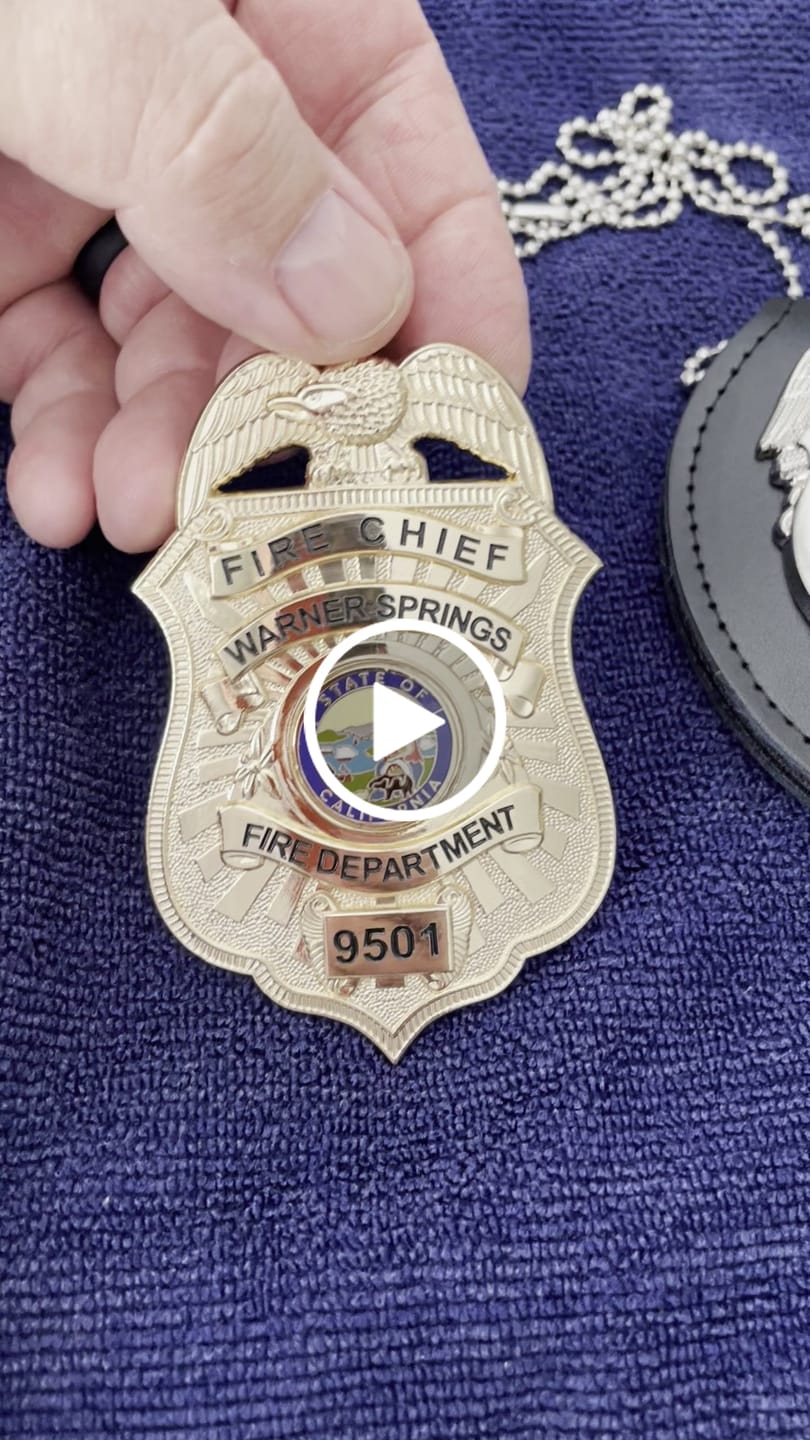 Customer video review of Customizable Badge MA25