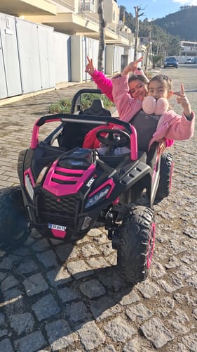 Reseña con foto de un cliente sobre Carro Elétrico para Criança BUGGY ATV RACING 24v Rosa c/ RODAS DE BORRACHA & ASSENTO EM PELE