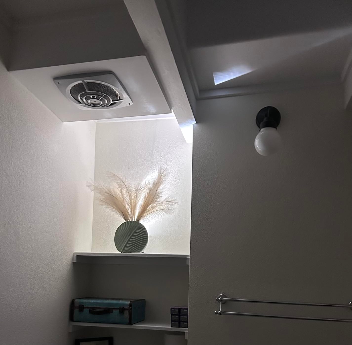 Customer photo review of LightsCordless™ RGB Rechargeable Picture Light