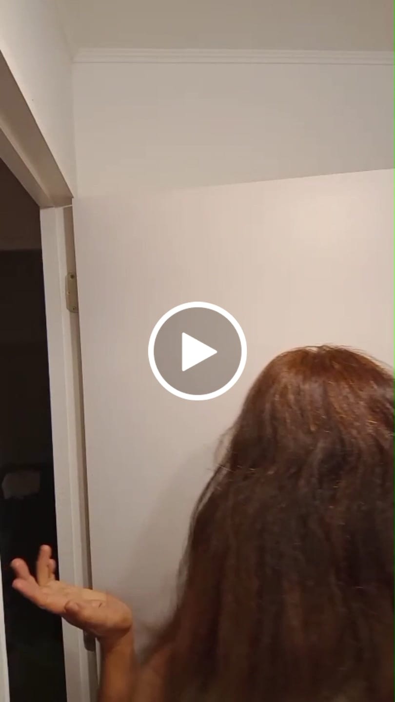 Customer video review of Tinte 100% Natural Hamsa Herbal (Tono Castaño Claro)