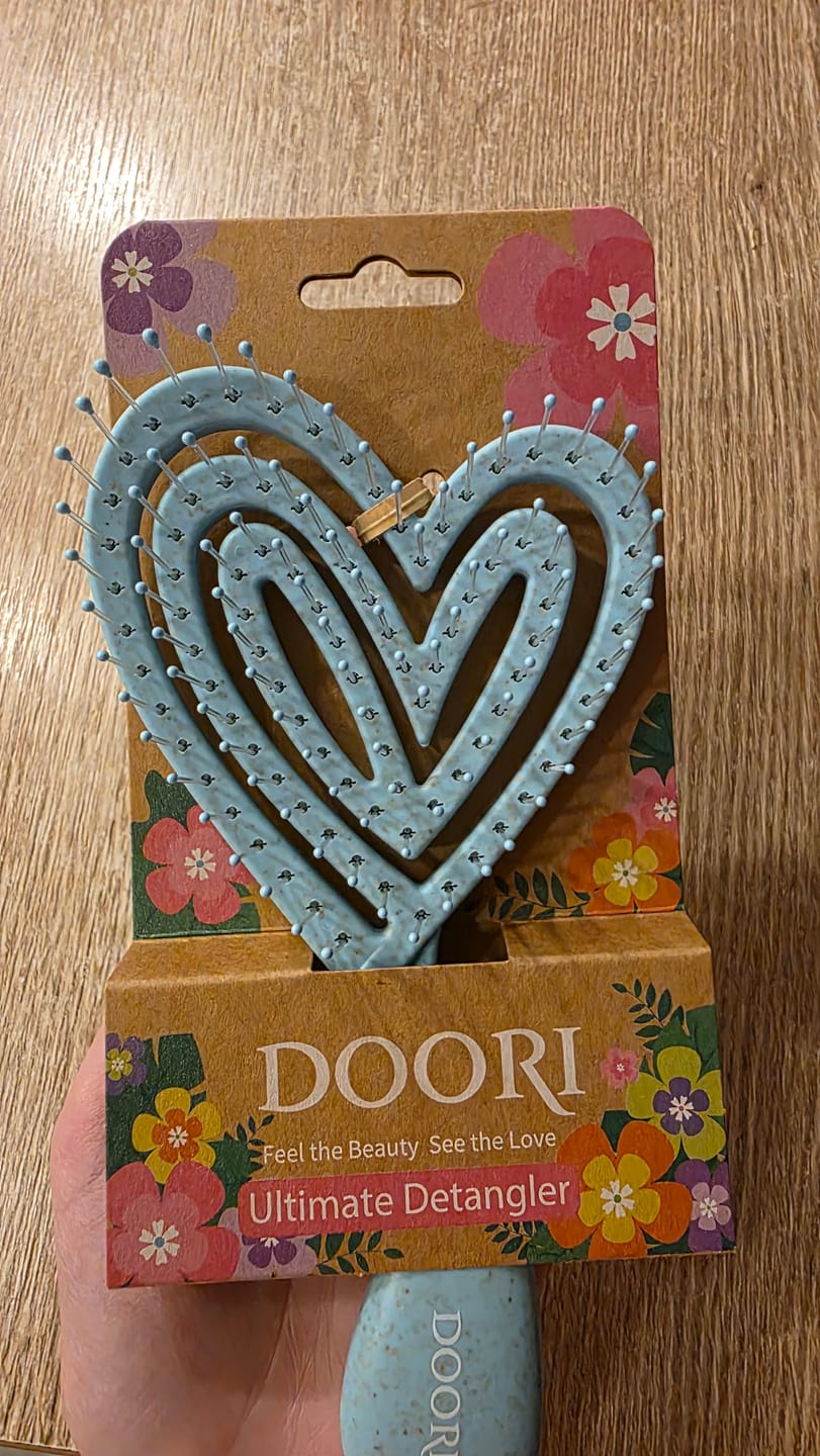Customer photo review of Четка за коса "Споделено сърце" Doori Cosmetics