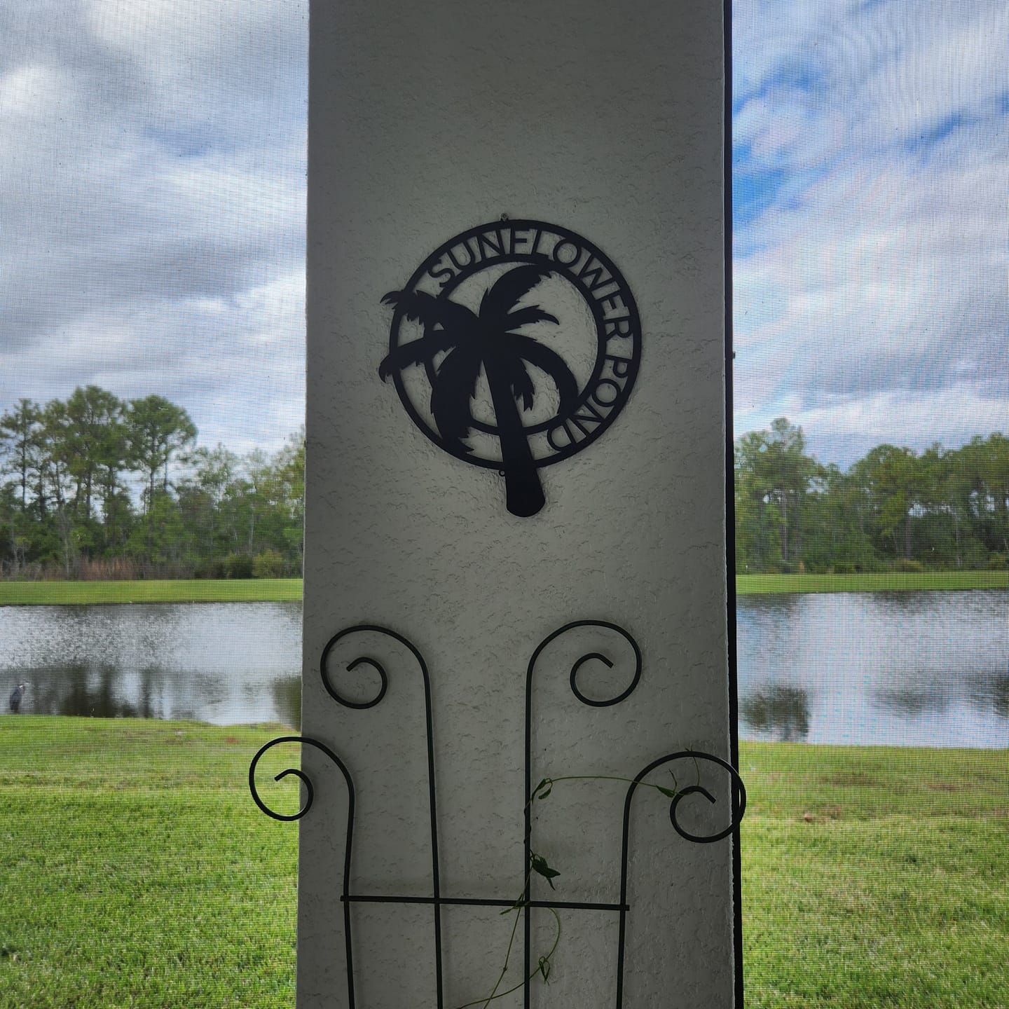 Customer photo review of Round Palm Tree Metal Sign, Personalized Beach Metal Wall Sign, Wall Art Customized, Beach House Decor, Pool Sign