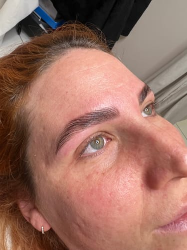 Close-up of a reviewer's groomed eyebrow showing the results of the My Lamination Neutralising Cream.