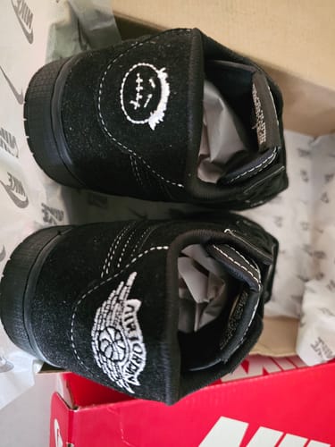 Customer photo review of Tenis Campus Negro Blanco Suela Negra