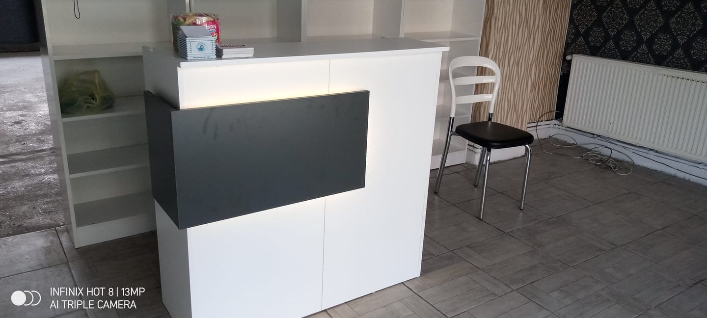 Customer photo review of Rani MA102 Karşılama Bankosu Led Işıklı Çekmeceli Banko Beyaz - Antrasit