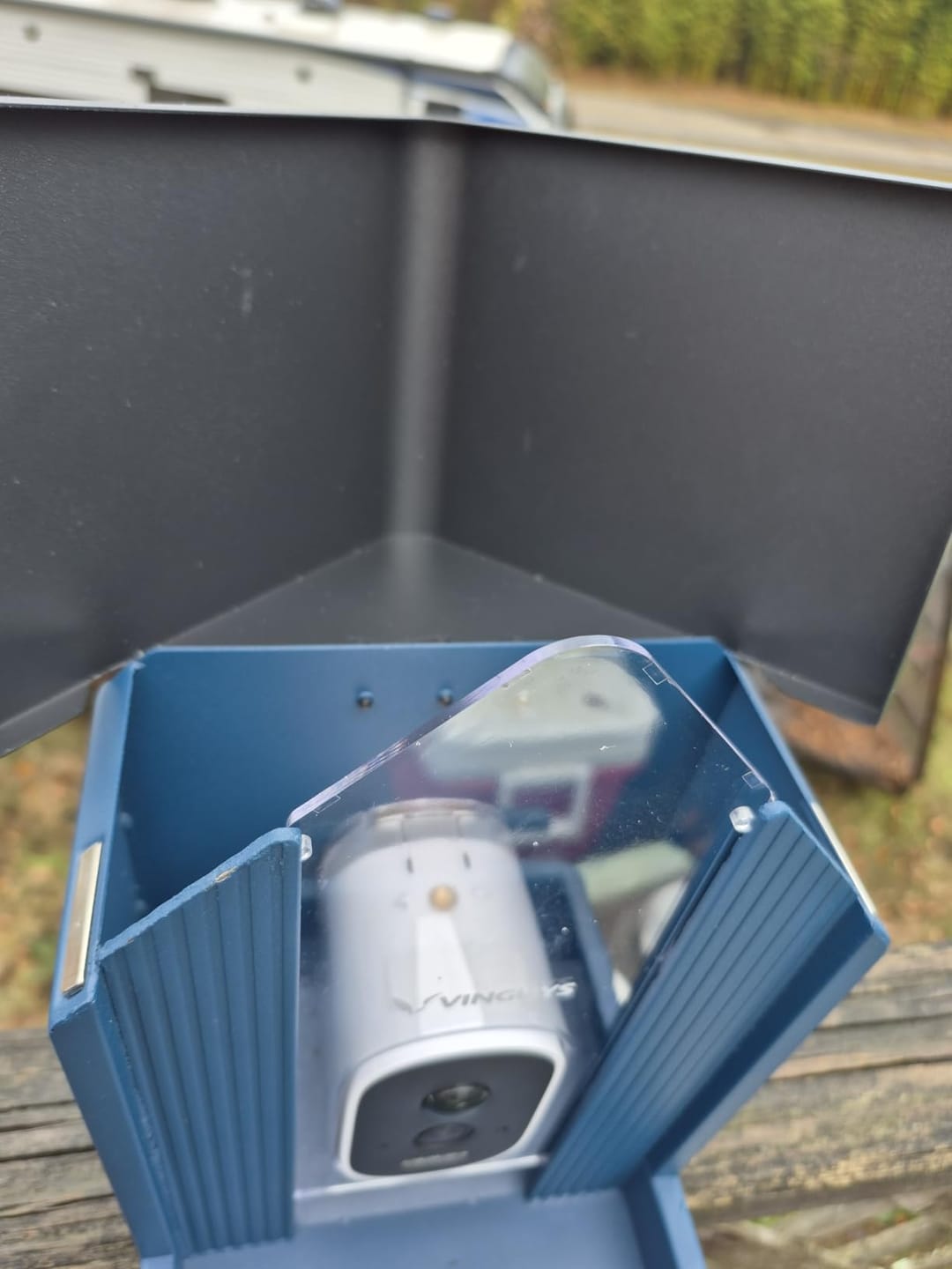 Customer photo review of VINGUYS Smart Bird Feeder with Camera V-Feeder Metal