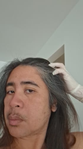 Customer showing their long, gray hair before using the Instant Dye Shampoo.