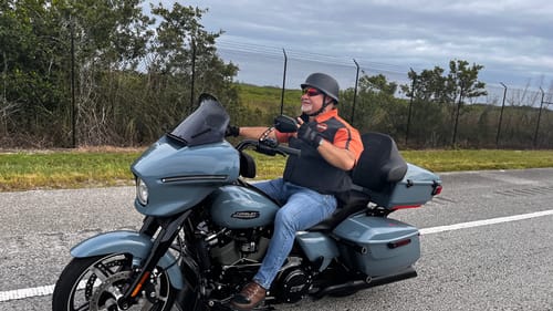 Customer photo review of HR3 Sharkskin Blue Firestorm King Size Touring Trunk Luggage For 14-24 Harley Touring