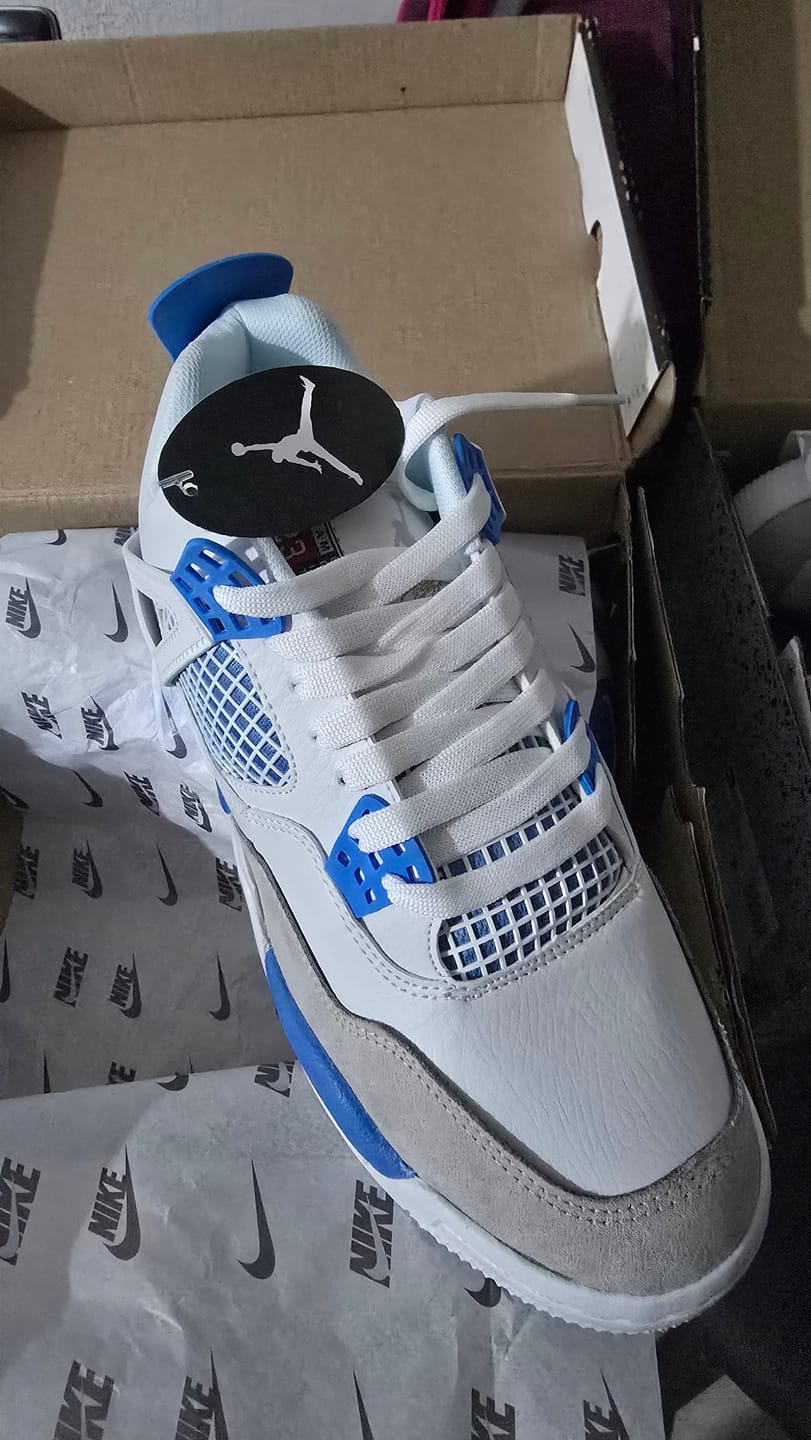 Customer photo review of Tenis Retro 4 Blanco Azul