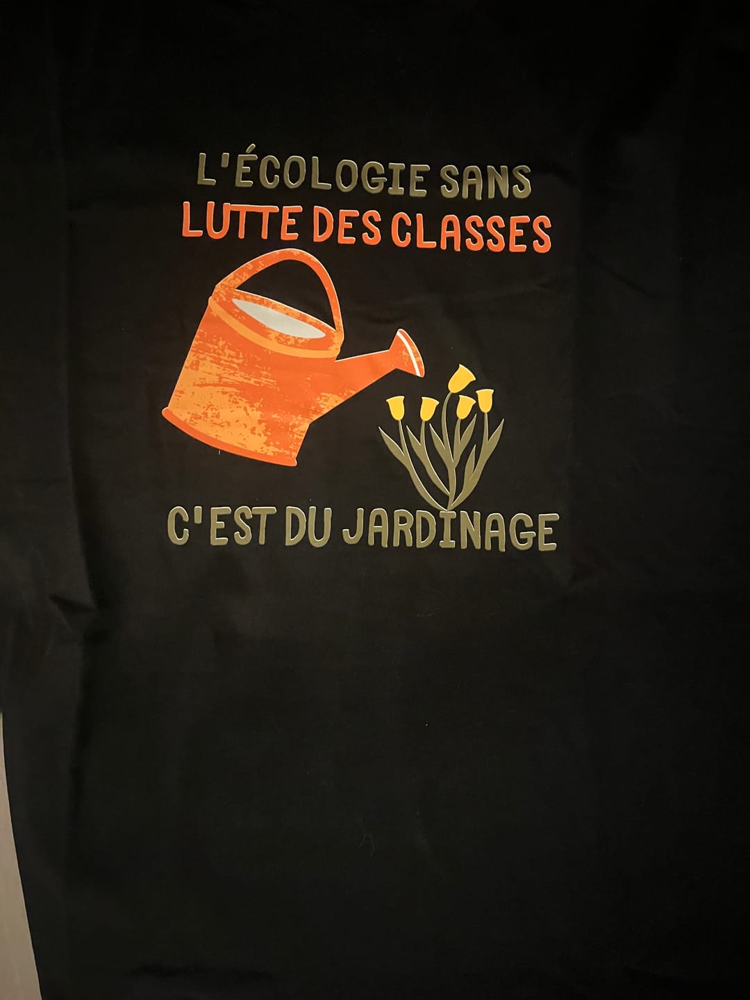 Customer photo review of T-shirt Unisexe 100% Coton Bio L'écologie sans lutte des classes c'est du jardinage